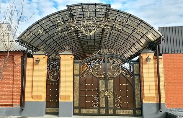 Купить или заказать ворота для дома с навесом - стильные и надежные решения для вашего участка в Губкине от 42646 руб | ВоротМастер-Гбк